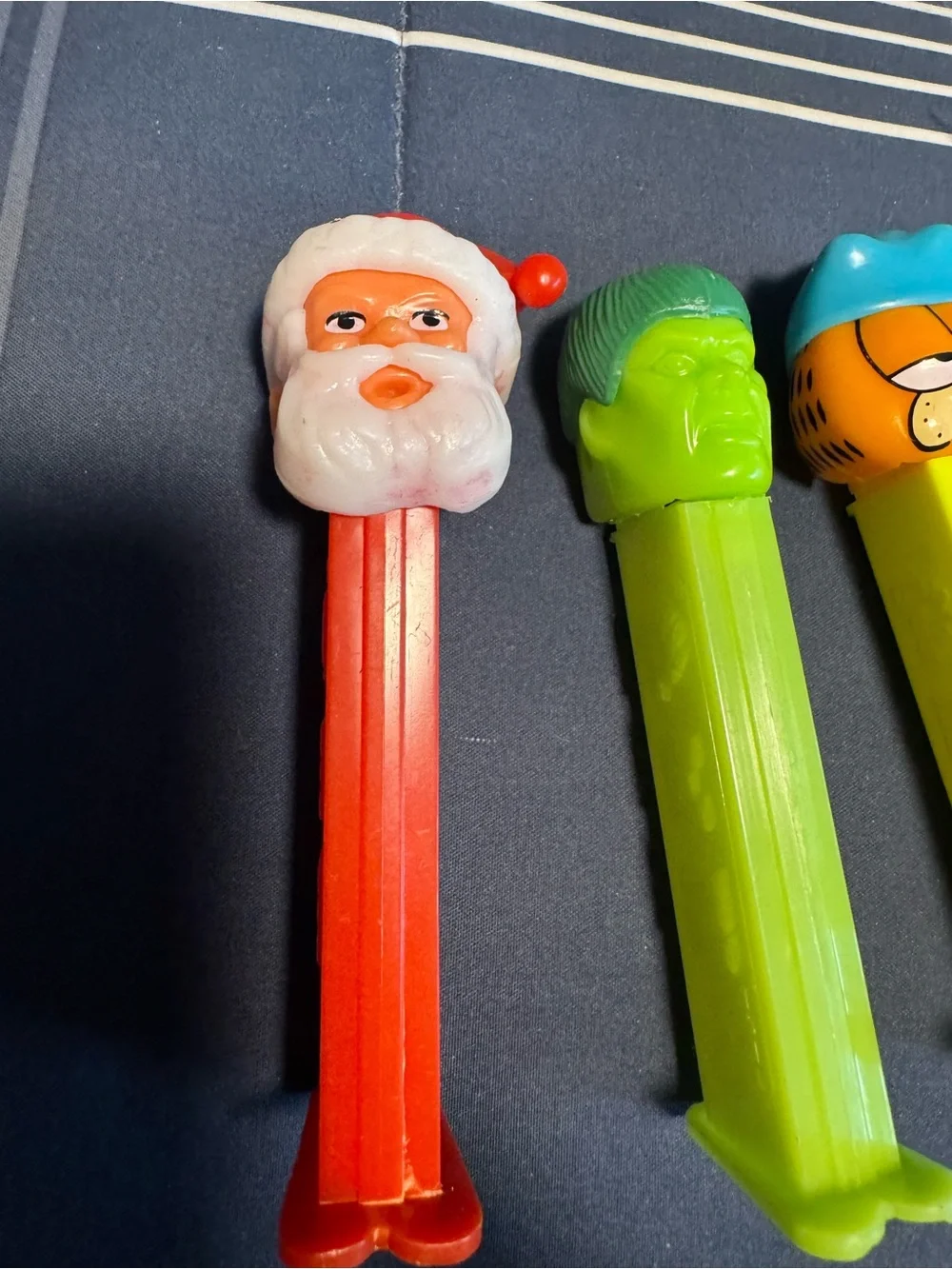 3 Vintage apex Candy Dispenser’s Hulk, Garfield, Santa Claus 👍👍👍